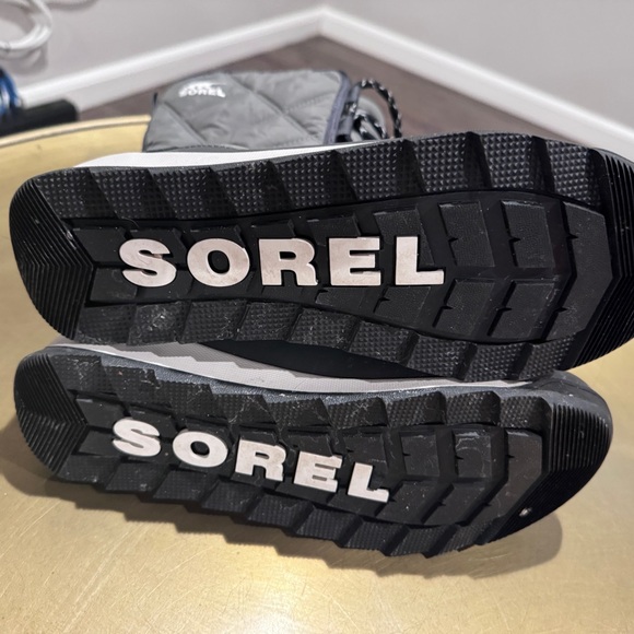 Sorel Gray Quilted Women's Boots size 9 - Picture 4 of 4